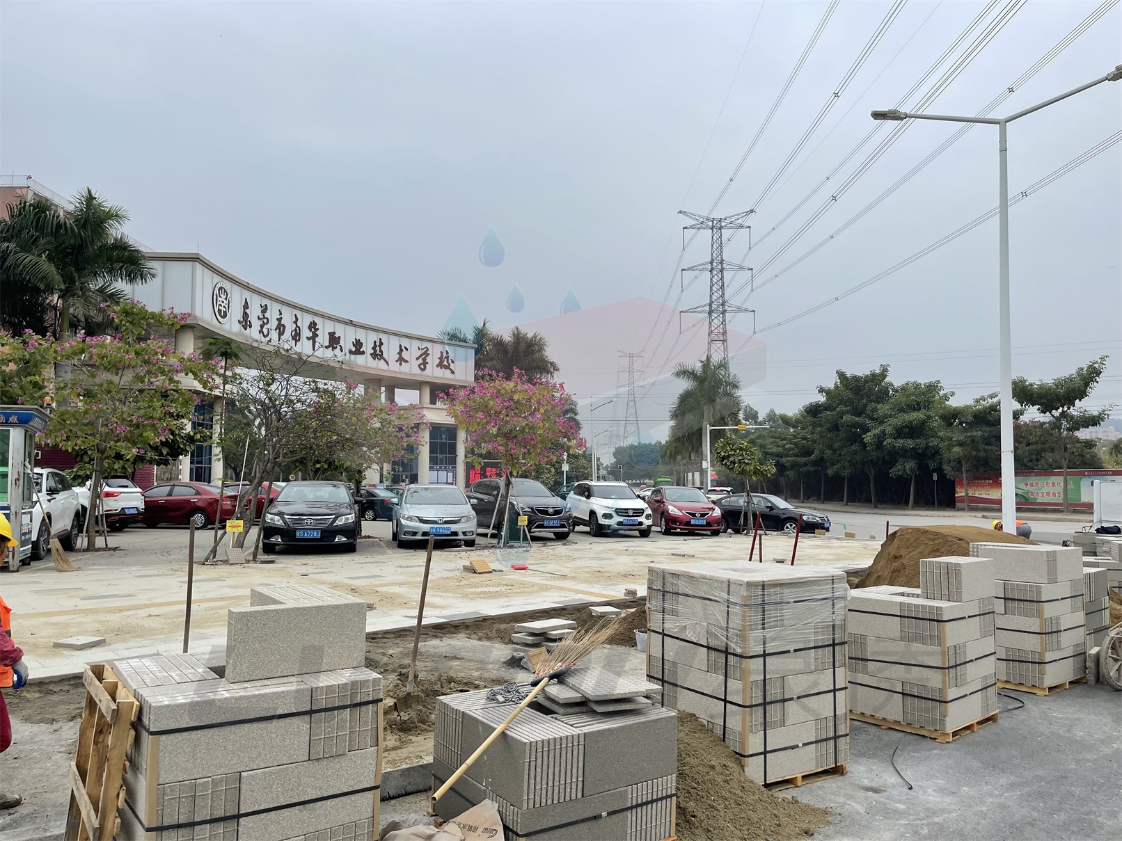 停車場陶瓷透水磚助力可持續(xù)城市建設(shè)